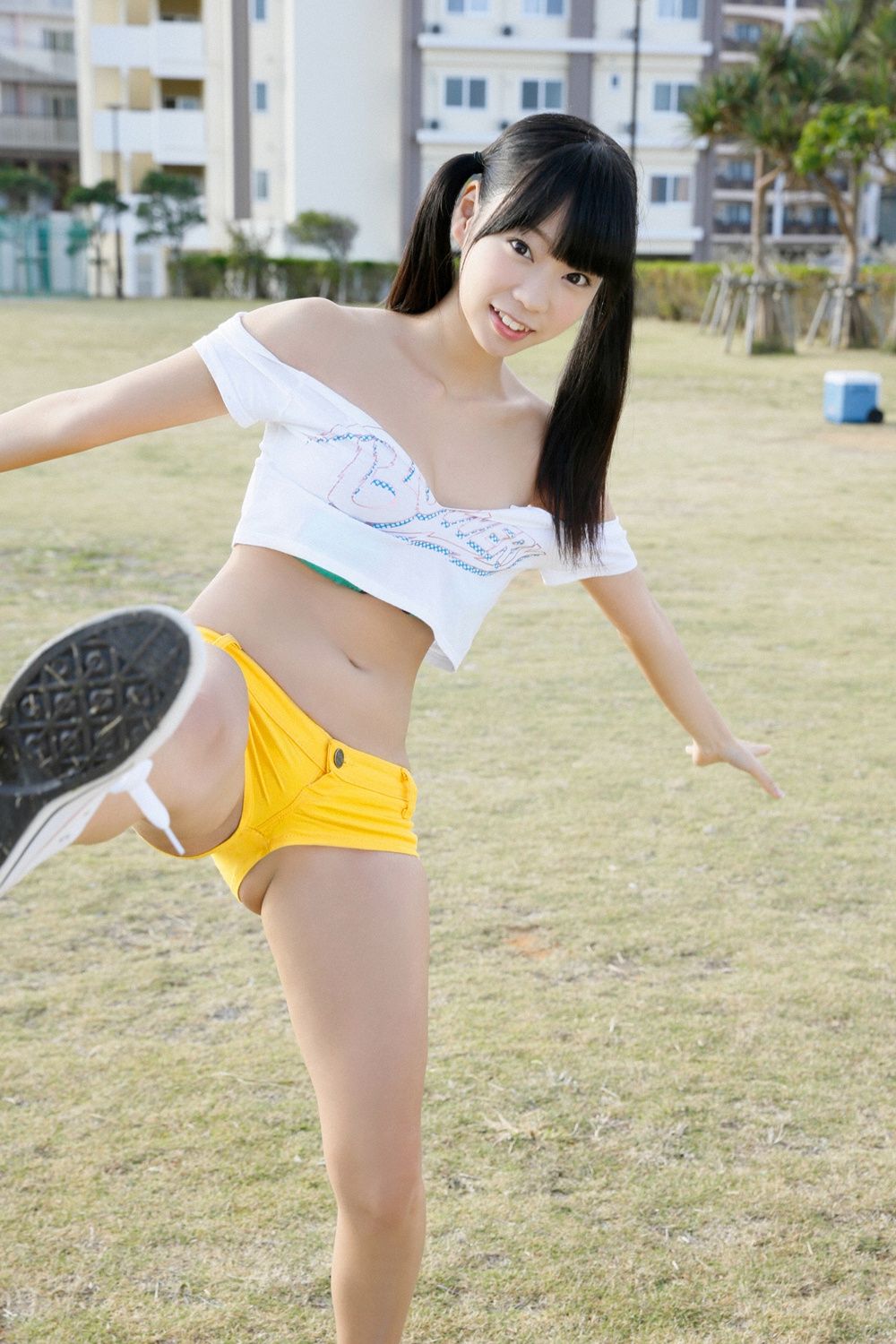 Een heel boek ALLE Mariko Shinoda in L.A. !!》 [Weekly Young Jump] 2015 No.04-05 Foto Pagina 1 No.5ca4b5