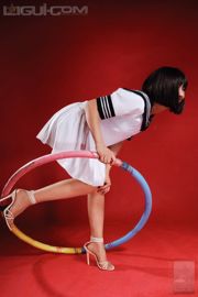 Model Yumi „Urocza uczennica pokazuje pończochy podczas ćwiczeń” [Ligui LiGui] Zdjęcie z jedwabnej stopy